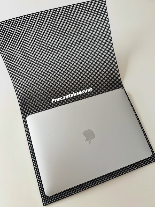 Kanvas Laptop Boy
