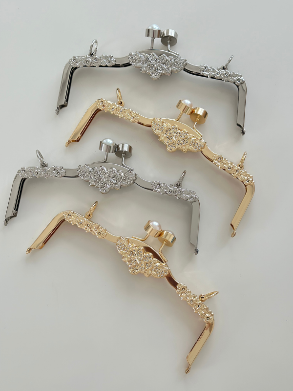 Taşlı Ve İncili Çanta Bursu