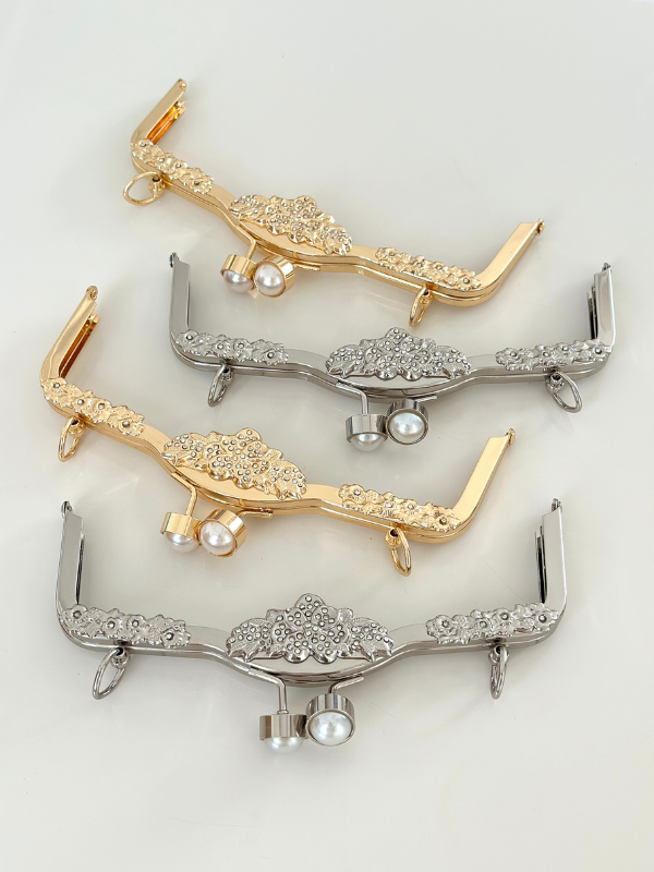 Taşlı Ve İncili Çanta Bursu